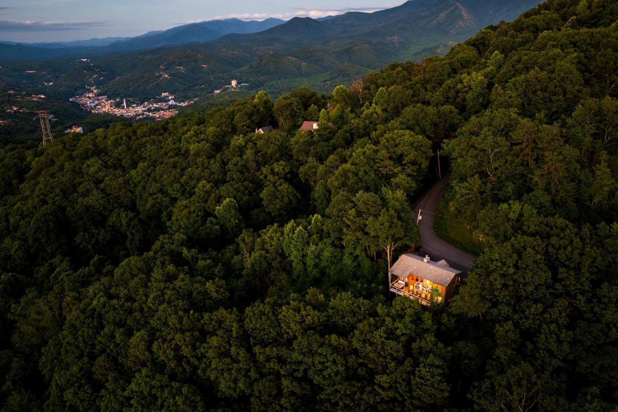 Вилла Elevista - Quaint&Private-Views-Hottub-Pooltable-Bears-3 Clubhouse Pools Гатлинбург Экстерьер фото