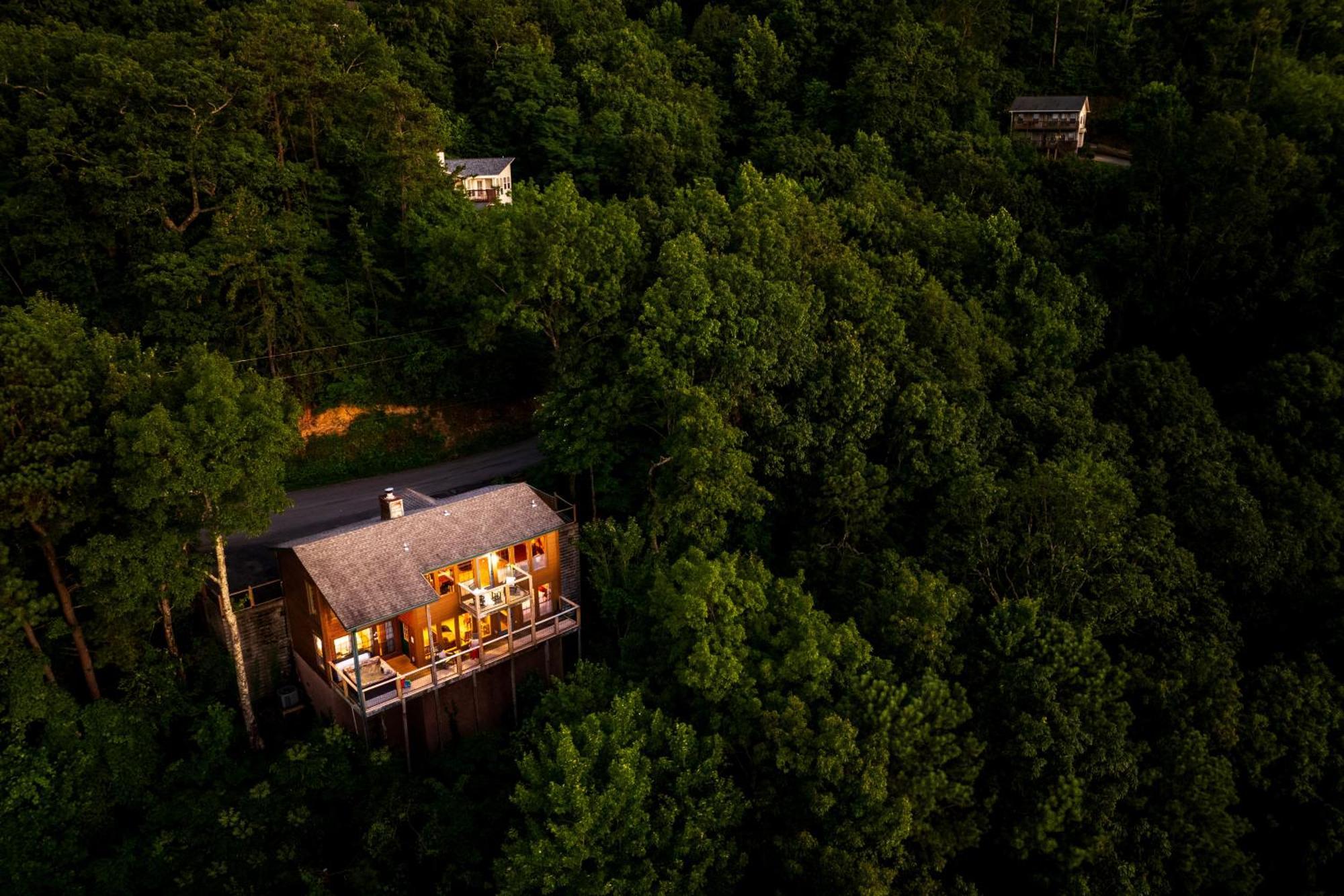Вилла Elevista - Quaint&Private-Views-Hottub-Pooltable-Bears-3 Clubhouse Pools Гатлинбург Экстерьер фото